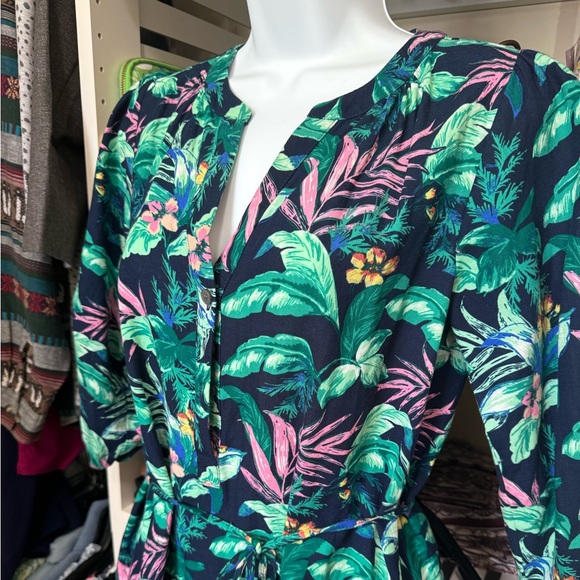 LOFT PALMS HENLEY SHIRT DRESS. TROPICAL PRINT. BELTED WAIST, FLOUNCY HEM. GUC - Picture 3 of 14